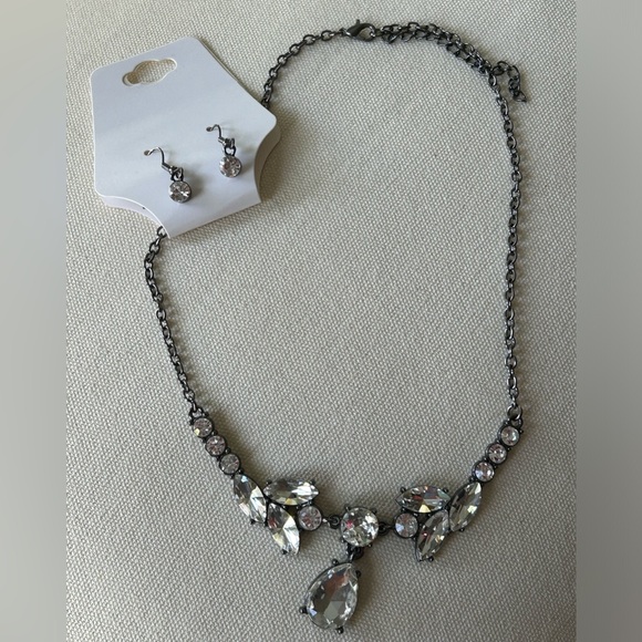 Pear, solitaire and marquee, cut, clear crystals, black, gunmetal tone set - Picture 1 of 4
